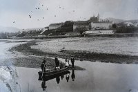 Hrad využívaný ako väznica, pohľad od Váhu, Ilava (1905)