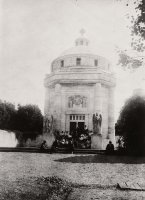 Mauzóleum Františky a Dénesa Andrássyovcov, Krásnohorské Podhradie (1933)