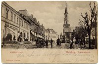 Kubinyiho námestie s povozmi a vežou kostola, Lučenec (1905)