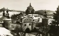 Piargska brána a Nový zámok, vľavo Kalvária, Banská Štiavnica (1930)