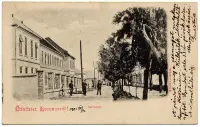 Kasárne pri ulici so stromami, Lučenec (1901)