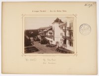 Kúpeľný dom s balkónmi a upravenými záhonmi, Vysoké Tatry (1885)