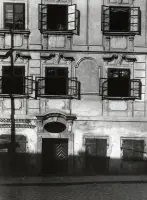 Fasáda barokového domu s okenicami, Bratislava (1930-1949)
