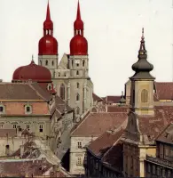 Pohľad na veže kostola a strechy starého mesta, Trnava (1930-1949)