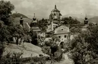 Pohľad na mesto a kopec s vežovým zámkom, Banská Štiavnica (1930-1949)