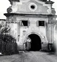 Baroková brána s kruhovým okienkom, Banská Štiavnica (1930-1949)