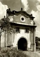 Baroková brána s kruhovým okienkom, Banská Štiavnica (1930-1949)