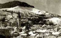 Pohľad na zasnežené mesto pod kopcom, Banská Štiavnica (1930-1949)