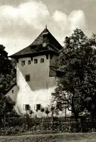 Biela obytná veža so šindľovou strechou, Banská Štiavnica (1930-1949)