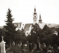 Námestie Š. Moyzesa, cintorín a Kostol Nanebovzatia Panny Márie, Banská Bystrica (1929)