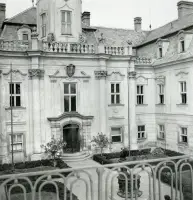 Nádvorie kaštieľa s hlavným vstupom, Bernolákovo (1930-1949)