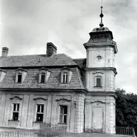 Kaštieľ s mansardovou strechou a vežou, Bernolákovo (1930-1949)
