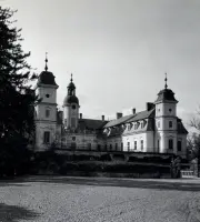 Kaštieľ s vežami, pohľad z parku, Bernolákovo (1930-1949)