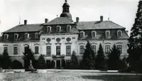 Kaštieľ s kupolou na streche, Bernolákovo (1930-1949)