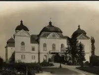 Barokový kaštieľ s kupolami, Halič (1930-1949)
