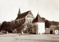 Kostol s vežou a okrúhlou prístavbou, Malacky (1930-1949)