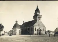 Farský kostol a rotunda na námestí, Skalica (1930-1949)
