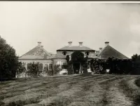 Kaštieľ za rovinou polí, Želiezovce (1930-1949)