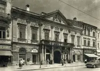 Barokový palác s balkónom na hlavnej ulici, Košice (1930-1949)