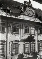 Barokový palác s bohato zdobeným štítom, Bratislava (1930-1949)