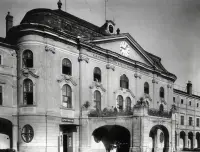Barokový palác s hodinami v štíte a podjazdom, Bratislava (1930-1949)
