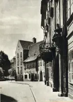 Ulička s barokovým palácom a balkónom, Bratislava (1930-1949)