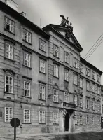 Barokový palác s rizalitom a štítom, Bratislava (1930-1949)
