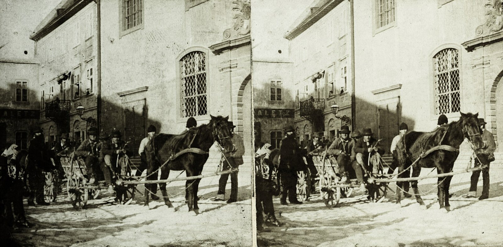 Františkánske námestie, vpravo jezuitský kostol, Bratislava (1900)