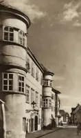 Ulica s nárožnými arkiermi, Bratislava (1930-1949)
