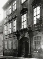 Meštiansky dom s arkierom na úzkej ulici, Bratislava (1930-1949)