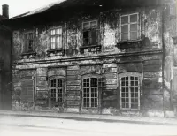 Schátraný starý meštiansky dom, Bratislava (1930-1949)