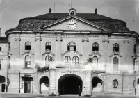 Barokový palác s hodinami a podjazdom, Bratislava (1930-1949)