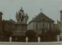 Námestie s jazdeckým pomníkom, Bratislava (1930-1949)