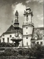 Maximiliánova fontána a Stará radnica, Bratislava (1930-1949)