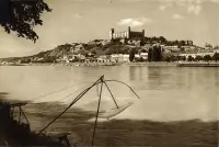 Pohľad na hrad cez Dunaj s rybárskou sieťou, Bratislava (1930-1949)
