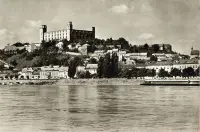 Pohľad na Bratislavský hrad cez Dunaj, Bratislava (1930-1949)