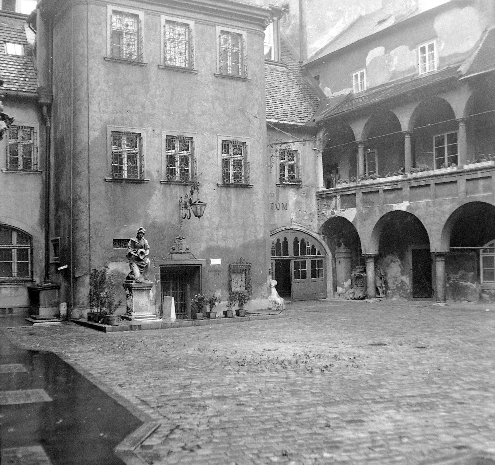 Nádvorie Starej radnice, Bratislava (1958)