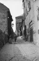 Beblavého ulica, pohľad k bráne hradu, Bratislava (1959)