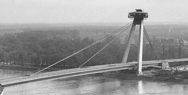 Pohľad z hradu na Most SNP, Bratislava (1973)