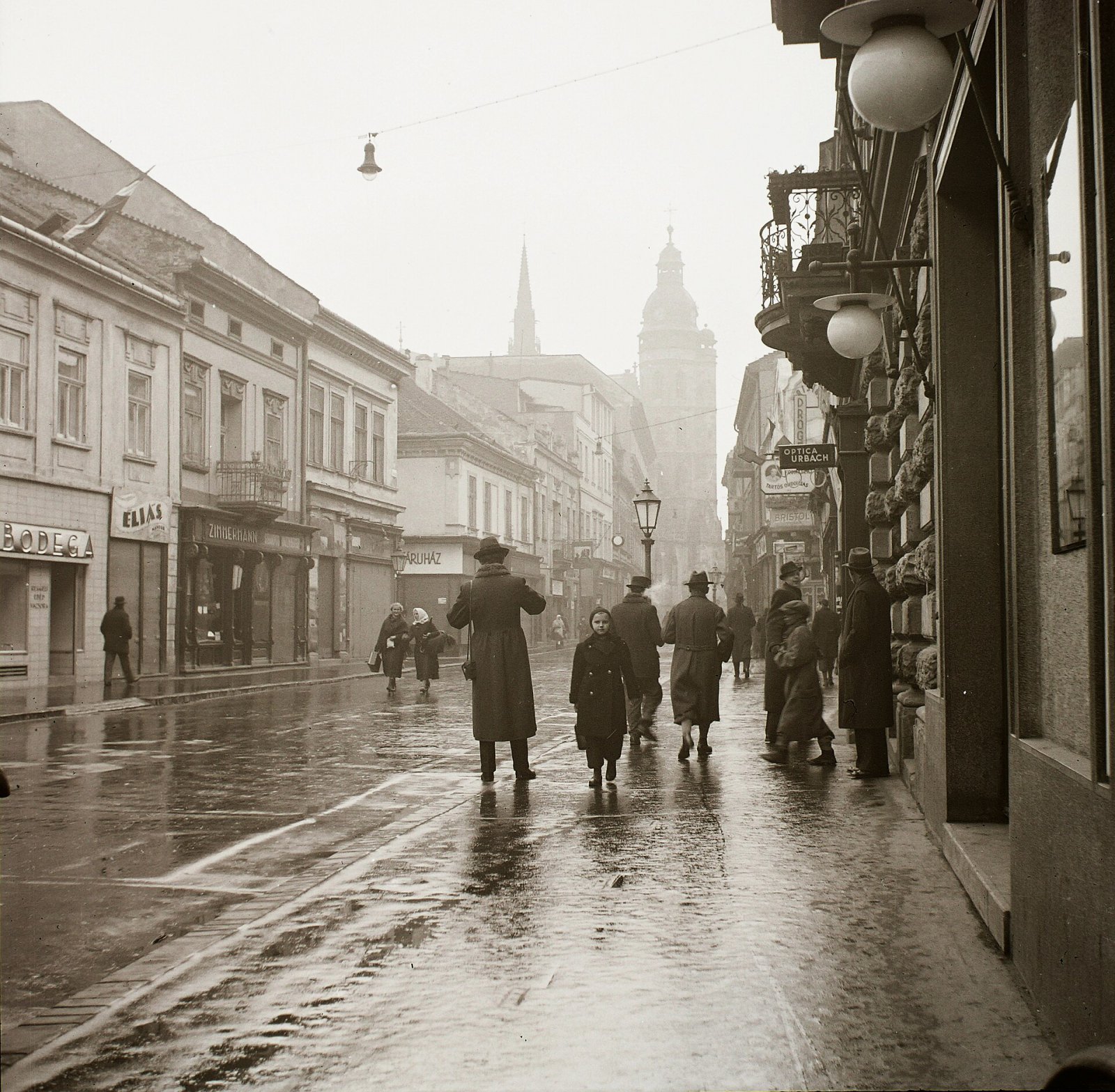 Mlynská ulica a veža Dómu sv. Alžbety, Košice (1939)