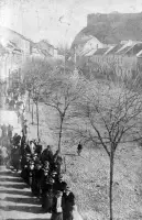 Hlavné námestie s hradom v pozadí, Trenčín (1900)
