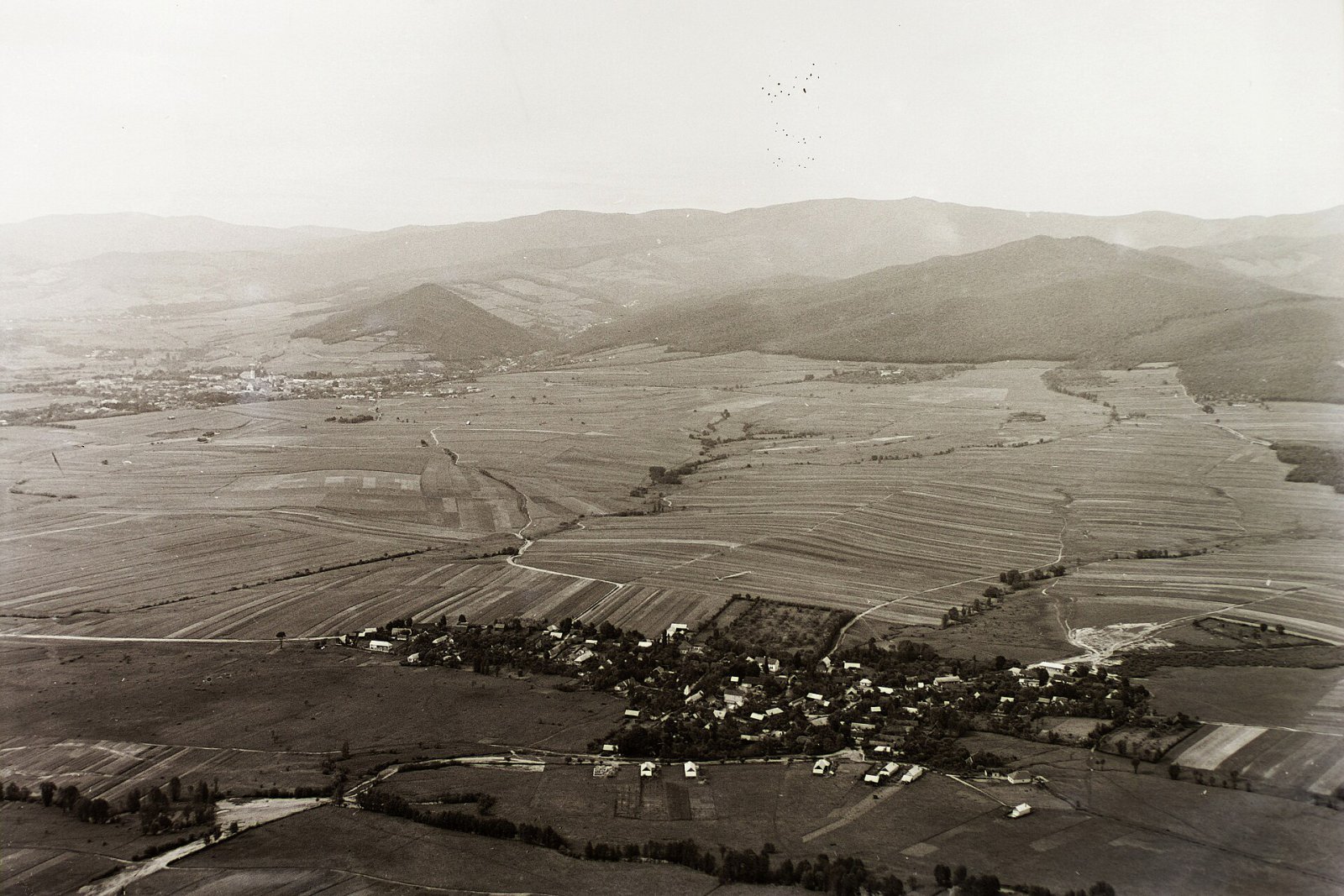 Rožňavská kotlina od juhu, v popredí Jovice, Rožňava (1939)