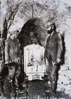 Banskí robotníci pri ťažbe zlata, Kremnica (1906)