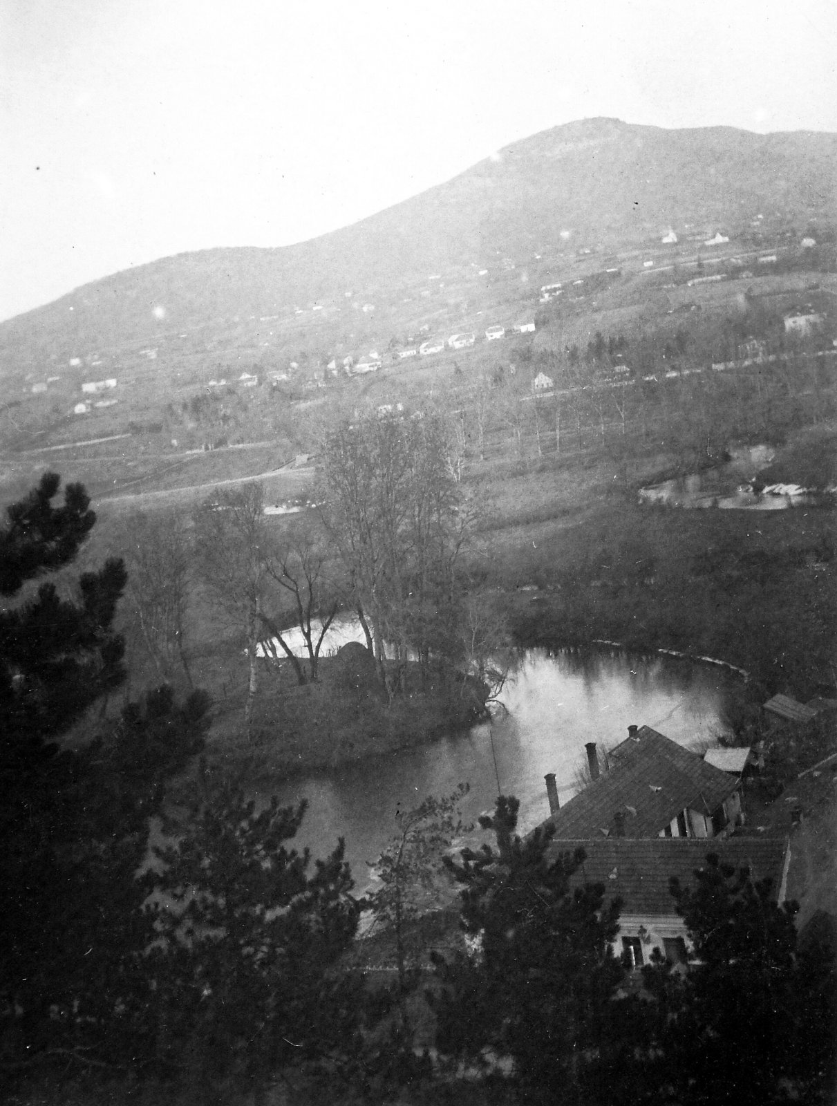 Pohľad z hradu na rieku Nitru a Zobor, Nitra (1929)