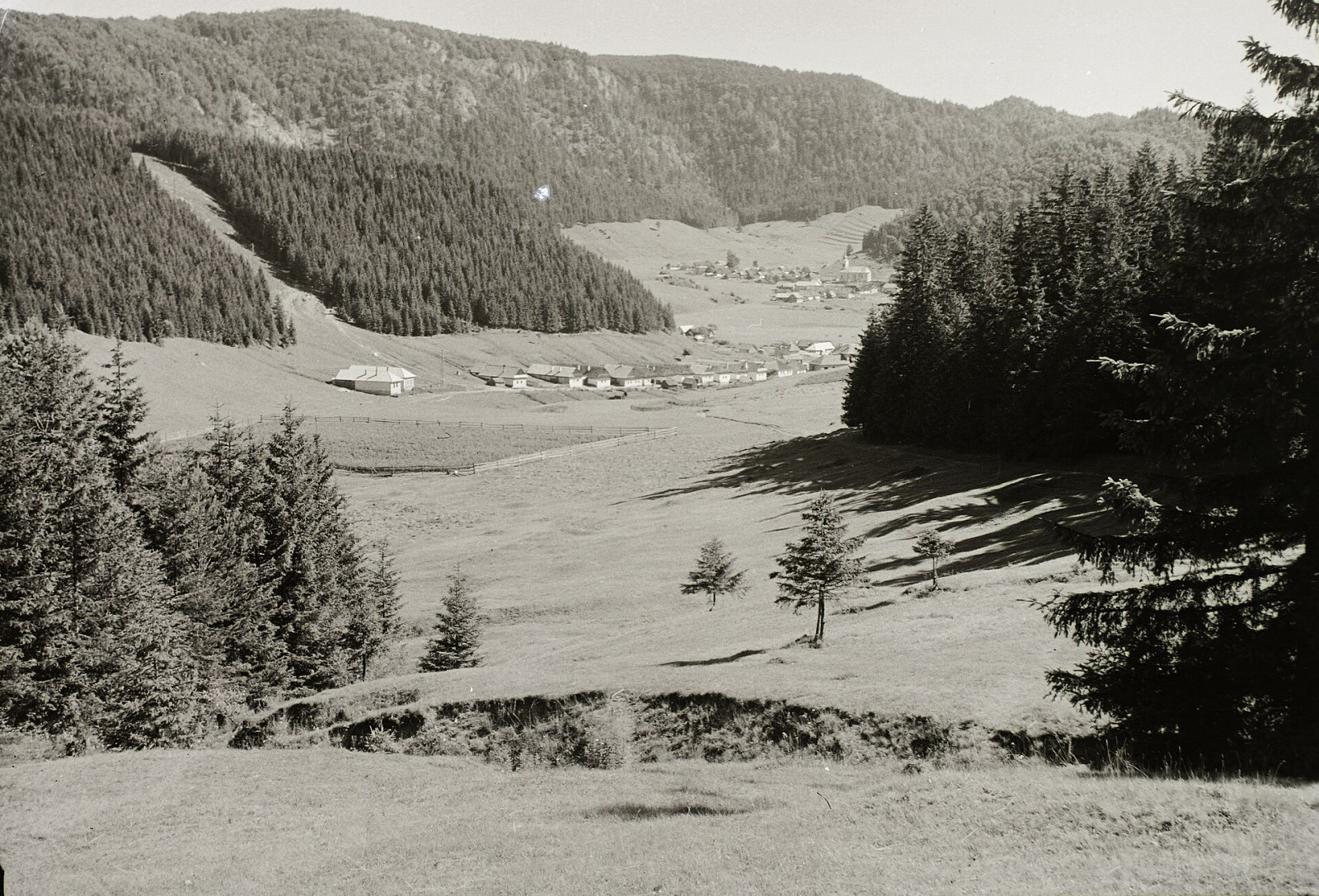 Panoráma obce v doline Hnilca, Dedinky (1935)