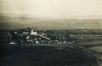 Pohľad na obec a kostol sv. Michala, v diaľke Arnutovce, Spišské Tomášovce (1935)