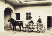 Záprah baróna Imrea Mednyánszkeho na nádvorí, Beckov (1900)
