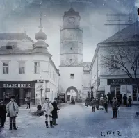 Mierové námestie a mestská brána, Trenčín (1905)