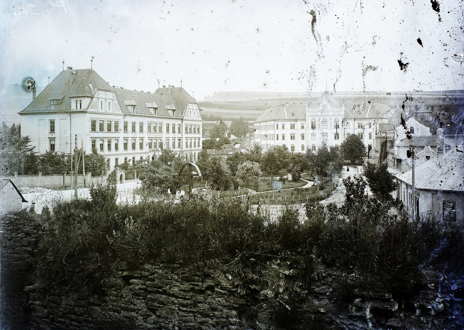 Námestie Štefana Kluberta, reálka a súdna budova, Levoča (1906)