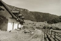 Panoráma obce, Gačovská skala a kostol Nanebovzatia Panny Márie, Dedinky (1935)